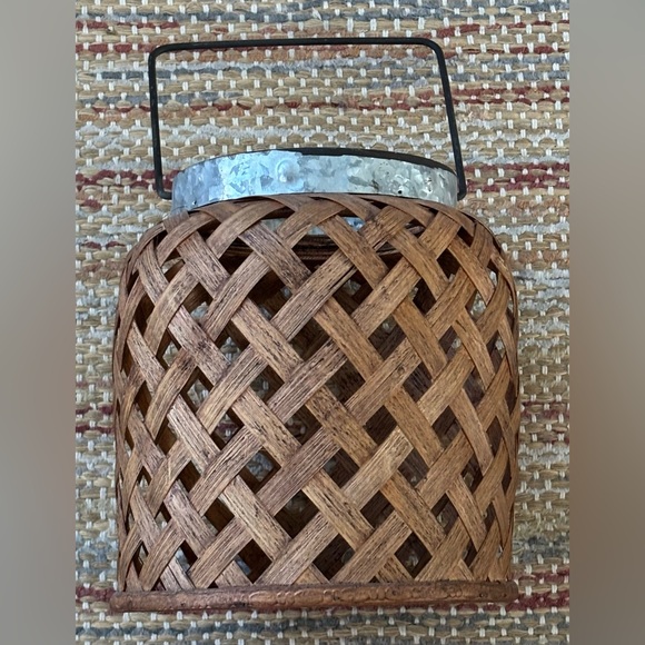 Wicker/Metal Basket - Picture 3 of 4